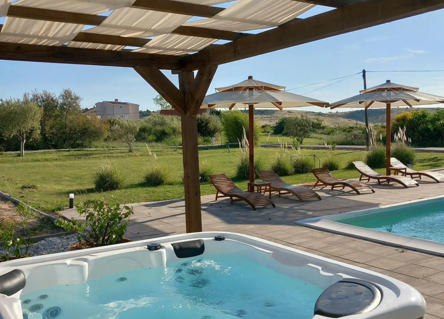 Wohnung In Ljubac Mit Gemeinschaftlichem Pool Apartman Krneza