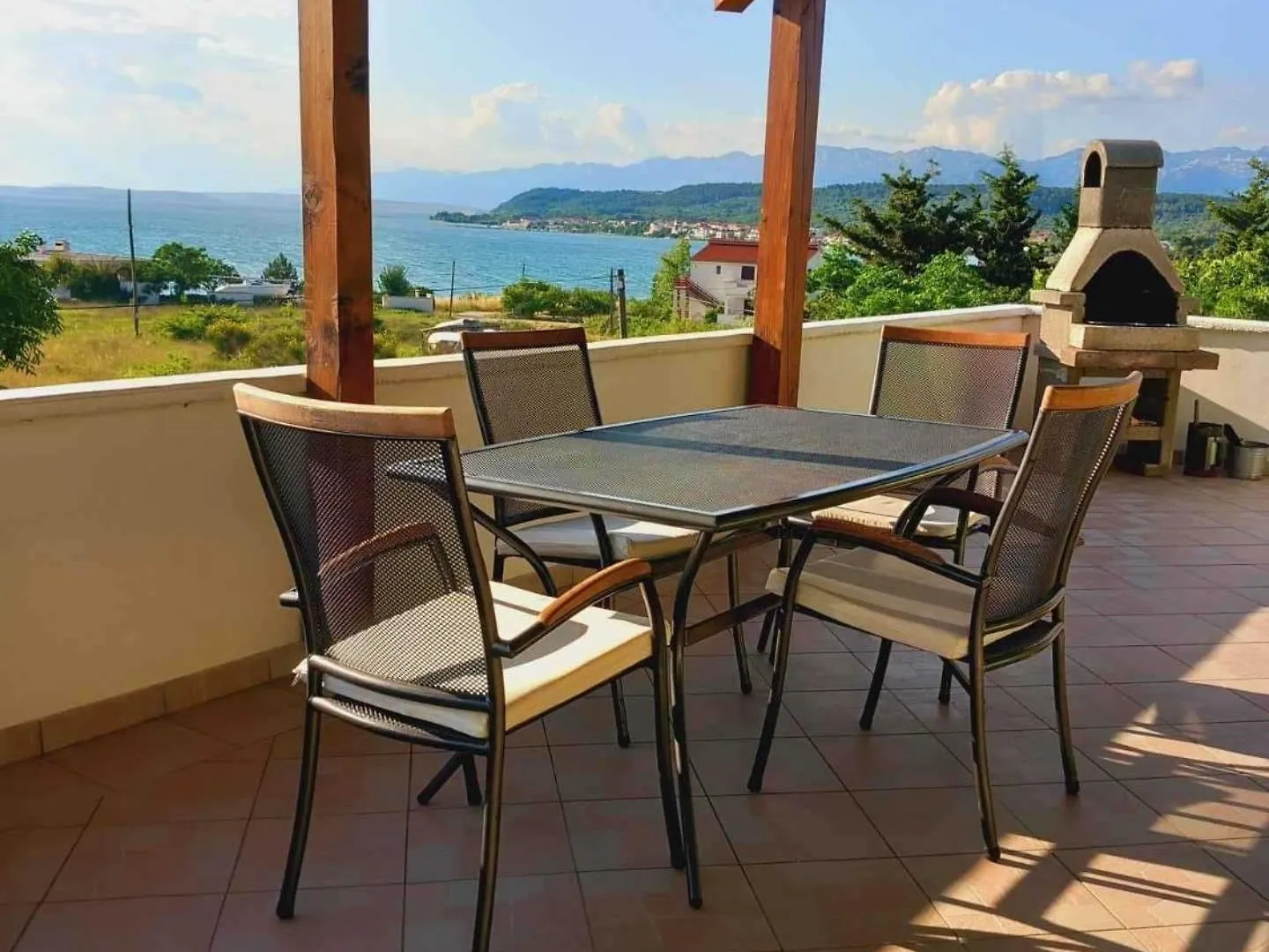 Wohnung In Ljubac Mit Gemeinschaftlichem Pool Apartman